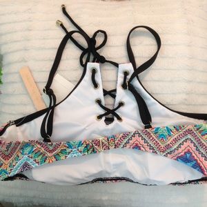 Gibson Latimer Swim - NWT! Gibson Latimer Boho High Neck Bikini Top Gibson Latimer Swim - NWT! Gibson Latimer Boho High Neck Bikini Top